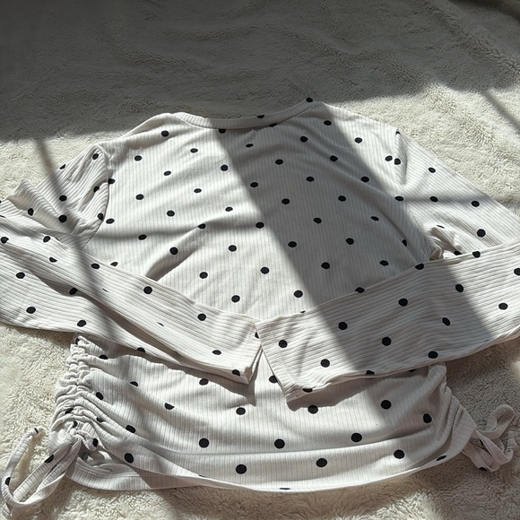 Suzy Shier Polka Dot Ruched Long Sleeve – Size L | Femme Fit | Flirty Pattern | - Picture 5 of 6